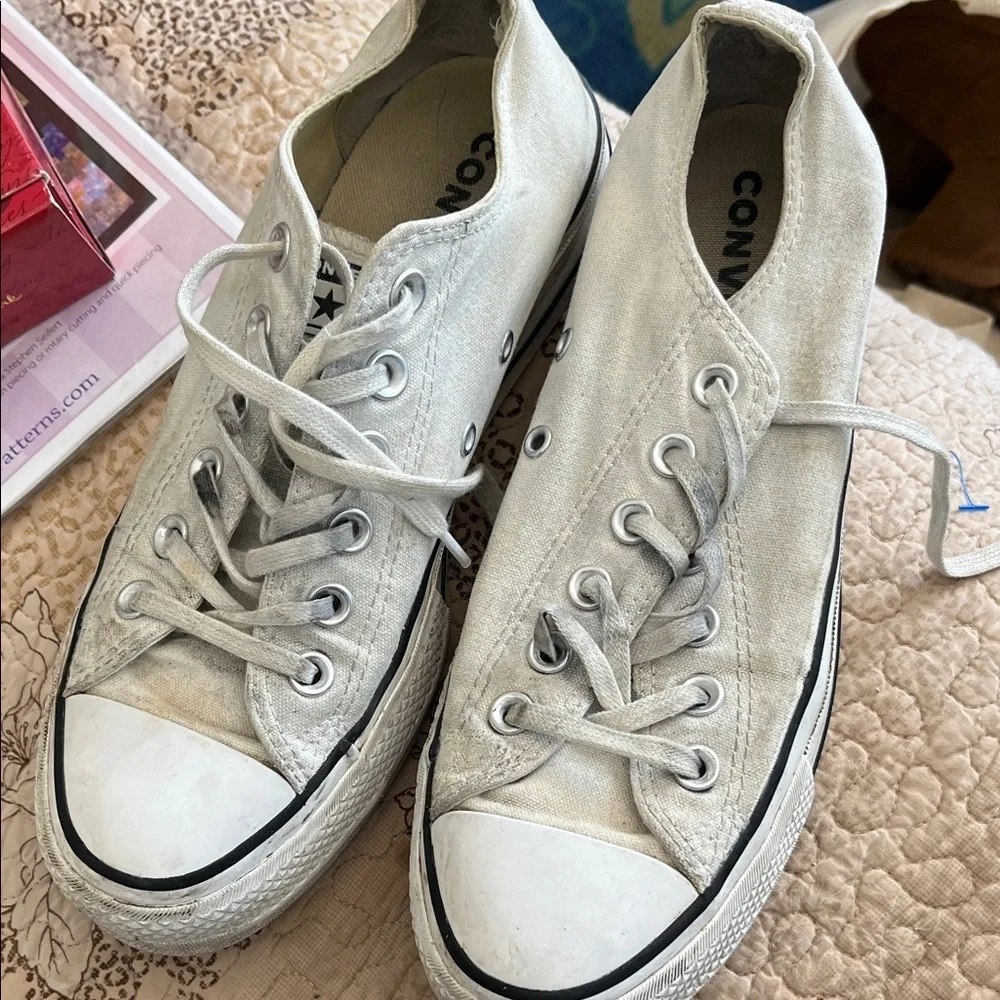 Converse White Low-Top Platform Sneakers Size 7.5 - Picture 1 of 9